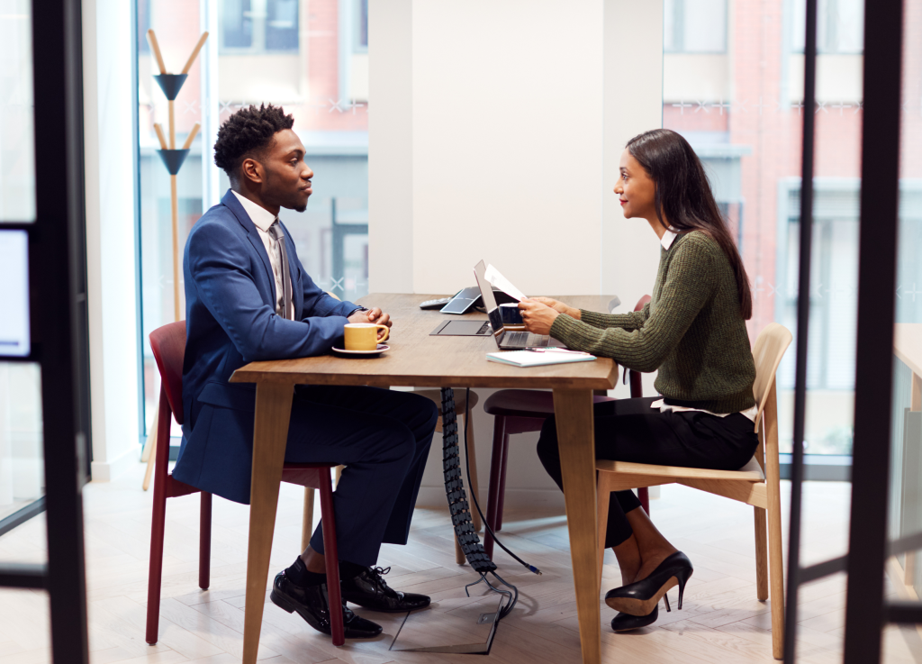 Simplifiez la définition et le suivi des objectifs des entretiens avec le logiciel RH mpleo